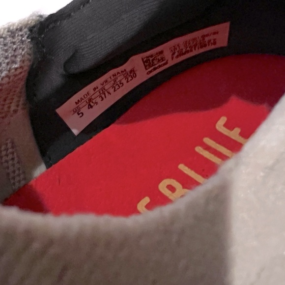 Adidas Ultraboost 21 Running Shoes- Big Kids Size 5, Woman’s Size 6 1/2 - Picture 7 of 8